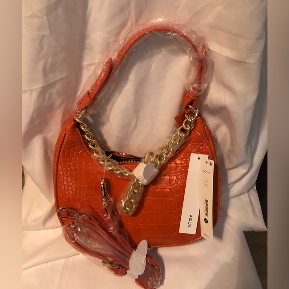 Aqua shoulder bag in orange the bag can also be worn as a crossbody. - Picture 5 of 7